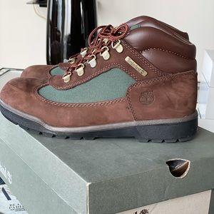Timberland Field Boot Mid (boys size 6= Woman’s 8)